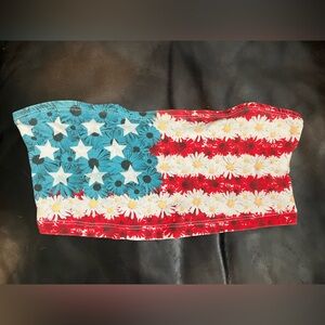 NWOT// FREE W/ PURCHASE Bershka Patriotic Daisy Tube Top